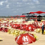 Moderna estrutura de tenda comercial proporciona vista panorâmica da praia de Atalaia  - Fotos: Wellington Barreto