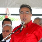 Prefeito esclarece situação de famílias desabrigadas pela chuva no bairro Santa Maria - Foto: Márcio Dantas