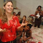 Famílias desabrigadas do Santa Maria contam com ajuda das assistentes sociais da PMA - Fotos: Silvio Rocha
