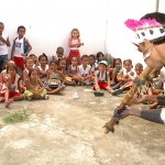 Integrantes da tribo KaririXocó apresentam o Toré na escola municipal Maria Clara Machado - Fotos: Silvio Rocha