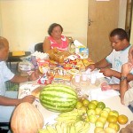 Comissão de Controle de Qualidade da Semed avalia produtos da merenda escolar - Fotos: Walter Martins