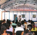 Prefeitura reúne mães do São Carlos para esclarecer dúvidas sobre o Bolsa Família - Reunião no Instituto e Creche Menino Jesus