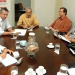 Prefeitura discute com representantes do Sindipema reajuste salarial dos professores  - Fotos: Silvio Rocha