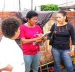 Prefeitura garante assistência às famílias que tiveram suas casas destruídas por incêndio  - Trabalho da Semasc junto às famílias