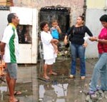 Prefeitura garante assistência às famílias que tiveram suas casas destruídas por incêndio  - Trabalho da Semasc junto às famílias