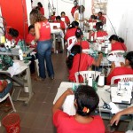 Curso de corte e costura garante boa perspectiva de trabalho para mulheres do Santa Maria - Fotos: Márcio Garcez