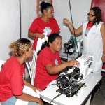 Curso de corte e costura garante boa perspectiva de trabalho para mulheres do Santa Maria - Fotos: Márcio Garcez