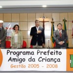Marcelo Déda participa de assinatura coletiva de adesão ao Programa Prefeito Amigo da Criança - Fotos: Márcio Dantas
