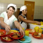 Cerca de 40 mil crianças aracajuanas são alimentadas diariamente com a merenda escolar - Fotos: Wellington Barreto