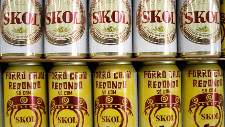 Ambev inicia produção da cerveja Skol com latinhas homenageando o Forró Caju 2005