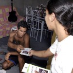 Agentes ambientais promovem ação educativa com moradores da Coroa do Meio - Fotos: Márcio Garcez