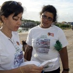 Agentes ambientais promovem ação educativa com moradores da Coroa do Meio - Fotos: Márcio Garcez