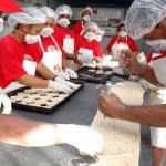 Futuros profissionais no ramo da panificação estão sendo preparados na Padaria Escola da PMA - Fotos: Silvio Rocha