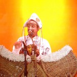 Sergival é o primeiro a subir no palco Luiz Gonzaga nesta noite de Forró Caju - Fotos: Márcio Garcez