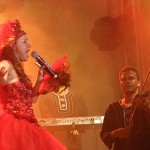 Amorosa dá início à quinta noite de shows na praça Hilton Lopes - Fotos: Márcio Garcez