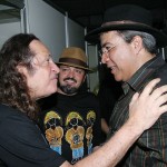 Alceu Valença celebra sucesso de seu show e recebe prefeito em seu camarim - Foto: Márcio Dantas