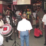 Festa junina anima os terminais de integração de ônibus - Fotos: Lindivaldo Ribeiro