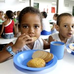 Cerca de 40 mil crianças aracajuanas são alimentadas diariamente com a merenda escolar - Fotos: Wellingtgon Barreto