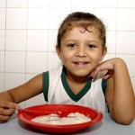 Cerca de 40 mil crianças aracajuanas são alimentadas diariamente com a merenda escolar - Fotos: Wellingtgon Barreto