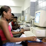 Projeto de inclusão digital envolve estudantes e moradores do bairro São Carlos - Fotos: Wellington Barreto