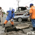 Trabalho emergencial evita pontos de alagamentos em bairros de Aracaju - Fotos: Wellington Barreto