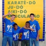 Atletas assistidos pela PMA embarcaram nesta manhã para participar de Campeonato Brasileiro de Karatê - Fotos: Ascom/Semasc