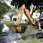 Desobstrução de canal no conjunto Beira Mar ajuda a solucionar problemas da Aruana - Fotos: Wellington Barreto