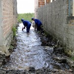 Desobstrução de canal no conjunto Beira Mar ajuda a solucionar problemas da Aruana - Fotos: Wellington Barreto