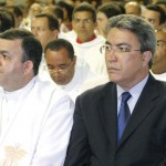 Prefeito Marcelo Déda acompanha ordenação do novo bispo sergipano - Fotos: Márcio Dantas