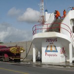 Passarela sobre rede ferroviária é limpa pela Emsurb - Fotos: Ascom/Emsurb