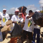 Prefeitura de Aracaju desenvolve campanha de preservação do meio ambiente na Atalaia - Fotos: Ascom/Fundar