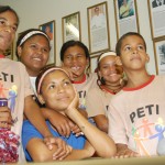 Crianças do Peti visitam a sala de Literatura de Cordel da Biblioteca Clodomir Silva - Fotos: Edinah Mary