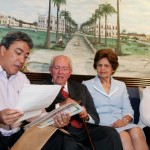 Prefeito recebe pintura doada ao município pelo exgovernador Celso de Carvalho - Fotos: Márcio Dantas