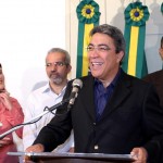 Prefeito regulamenta lei que determina espera máxima de 15 minutos em filas de banco - Fotos: Márcio Dantas