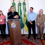 Prefeito regulamenta lei que determina espera máxima de 15 minutos em filas de banco - Fotos: Márcio Dantas