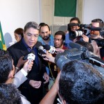 Prefeito regulamenta lei que determina espera máxima de 15 minutos em filas de banco - Fotos: Márcio Dantas