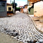 Emurb implanta calçamanto a paralelepípedos em ruas do loteamento Manoel Garçom - Pavimentação no Lourival Batista