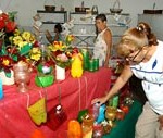 Feira com produtos confeccionados por idosas atrai comunidade do bairro Veneza - Fotos: Silvio Rocha