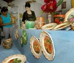 Feira com produtos confeccionados por idosas atrai comunidade do bairro Veneza - Fotos: Silvio Rocha