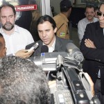 Prefeito recepciona ministro do Trabalho no aeroporto de Aracaju - Fotos: Márcio Dantas
