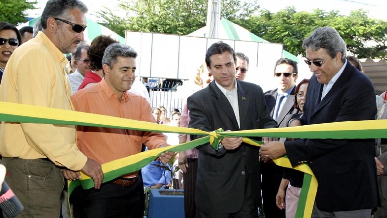 Ministro do Trabalho e prefeito Marcelo Déda inauguram Espaço Jovem para capacitação profissional em Aracaju