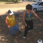 Crianças e adolescentes atendidos no Cemca participam de atividades no Parque da Sementeira - Fotos: Ascom/SMS