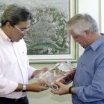 Prefeito apresenta ao ministro da Aqüicultura projeto para estimular a pesca em Aracaju - Fotos: Márcio Dantas