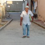 Moradores ganham qualidade de vida com calçamento de ruas no loteamento Manoel Garçom - Fotos: Márcio Garcez