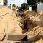 Prefeitura executa serviços de drenagem e pavimentação em ruas do bairro Atalaia - Fotos: Wellington Barreto