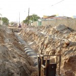 Prefeitura executa serviços de drenagem e pavimentação em ruas do bairro Atalaia - Fotos: Wellington Barreto