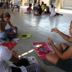 Alunos aprendem matemática confeccionando pipas - Fotos: Ascom/Semed