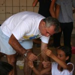 Alunos aprendem matemática confeccionando pipas - Fotos: Ascom/Semed