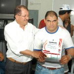 Portadores de deficiência mental moderada recebem certificados de agentes de limpeza - Fotos: Silvio Rocha