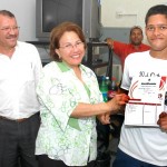 Portadores de deficiência mental moderada recebem certificados de agentes de limpeza - Fotos: Silvio Rocha